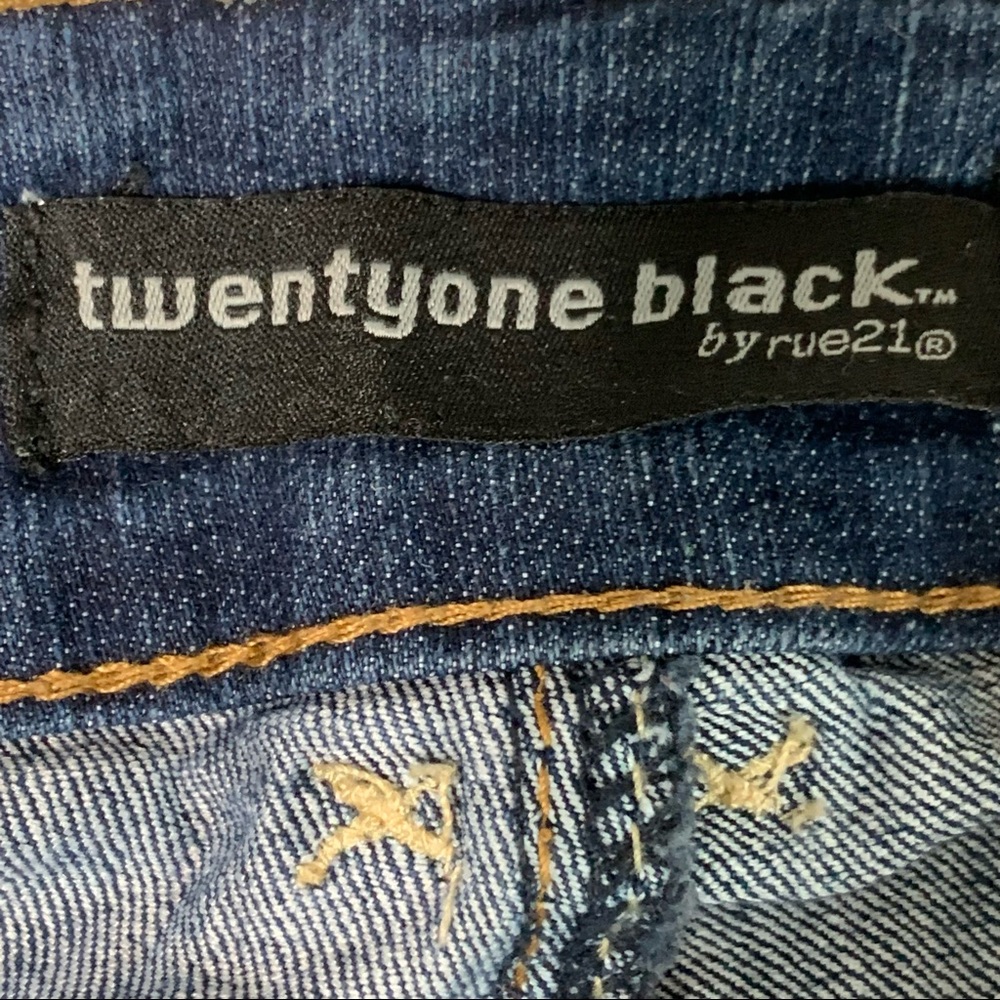 TWENTY-ONE BLACK Jeans by Rue21 Gem Distressed denim - Picture 4 of 13